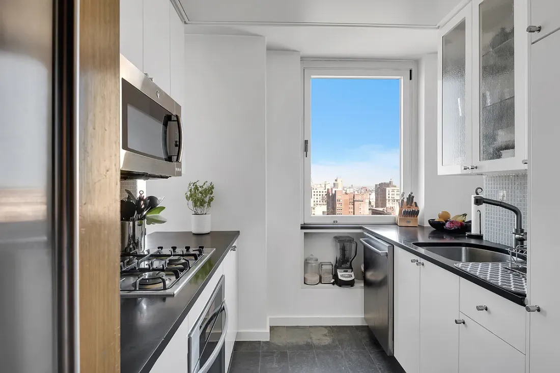Photo for  Zeckendorf Towers  - 10 UNION SQUARE EAST Condominium in Union Square, Manhattan