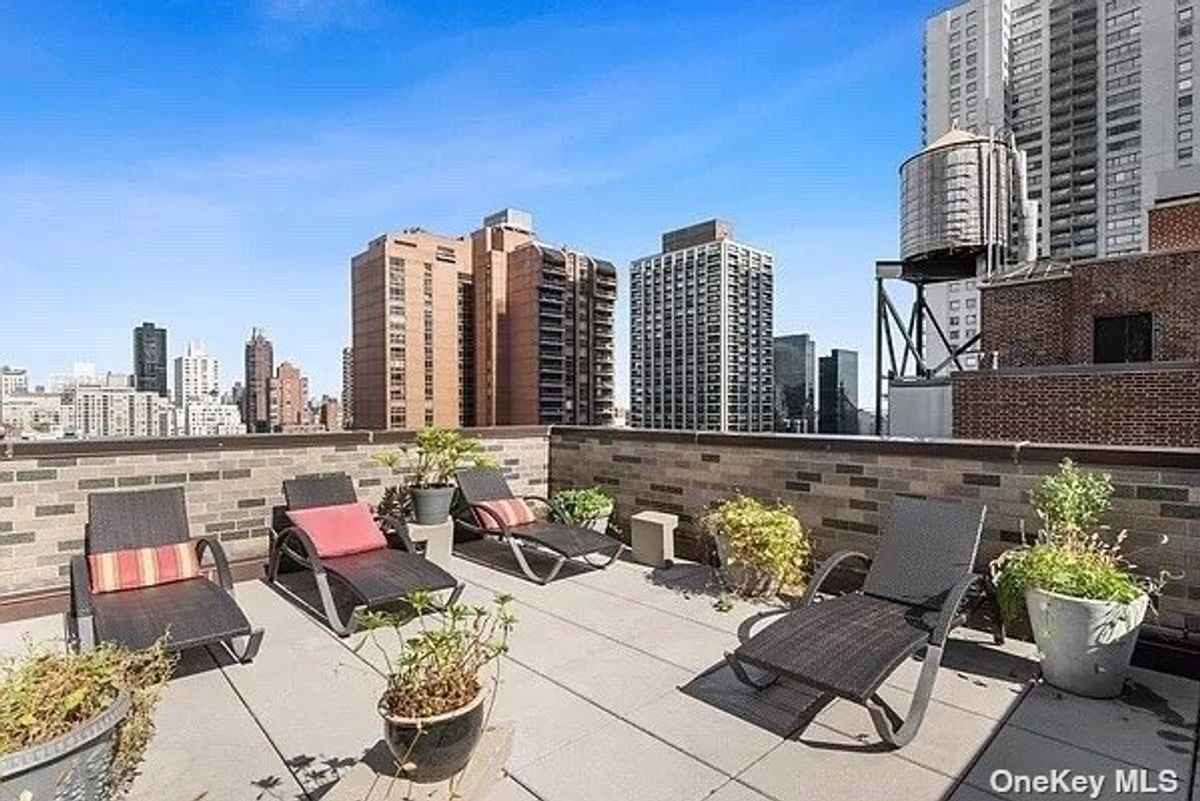 Photo for  Harridge House  - 225 East 57th Street Condominium in Midtown East, Manhattan