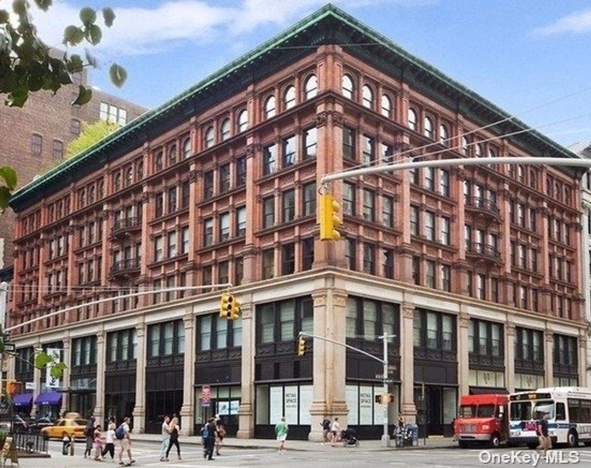 Photo for  The Cammeyer  - 650 AVENUE OF THE AMER Condominium in Flatiron, Manhattan