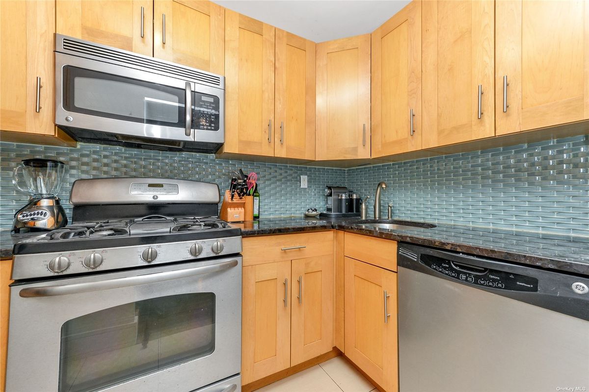 Photo for 400 East 85th Street - 1634 1 AVENUE Cooperative in Upper East Side, Manhattan