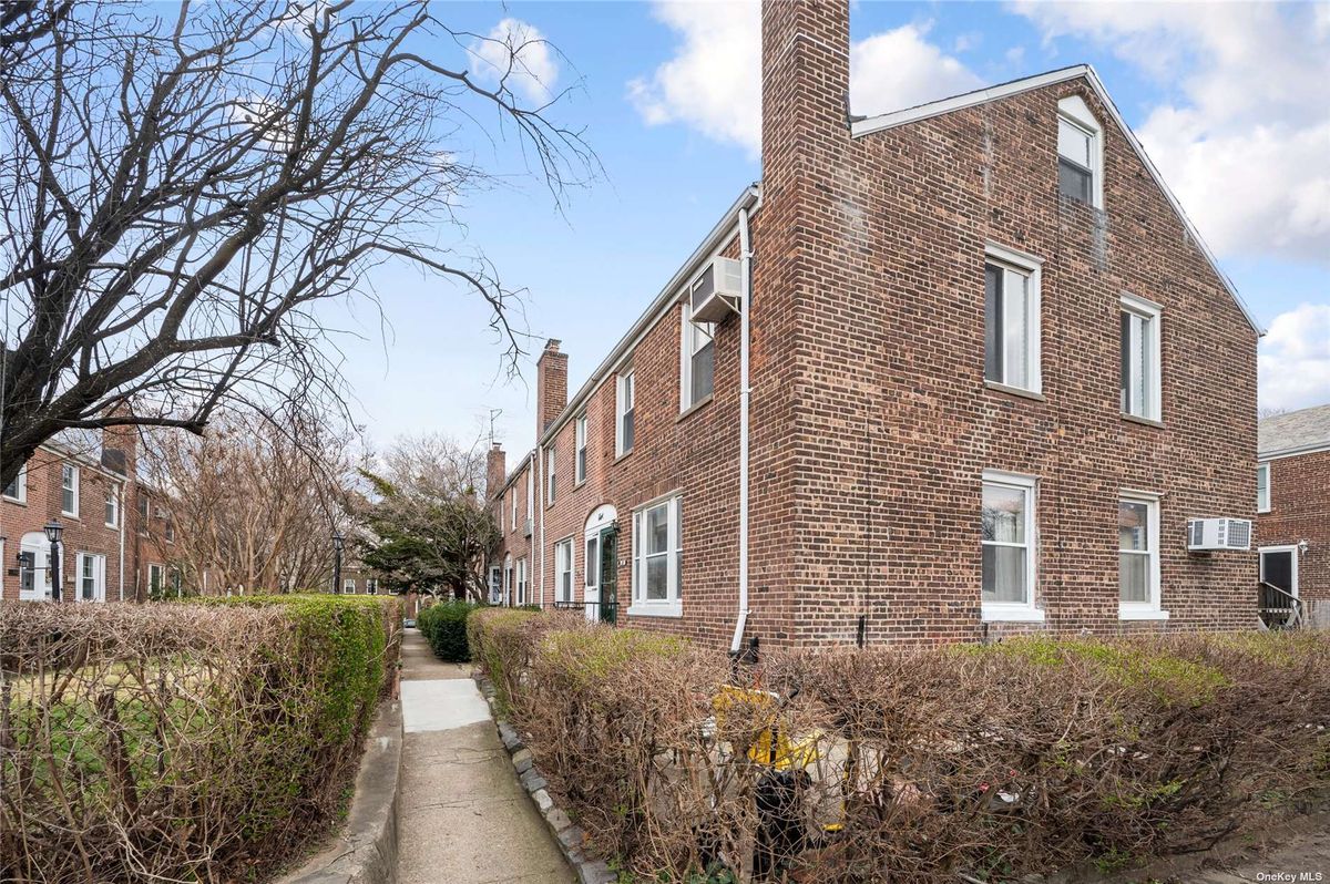 Photo for 39-58 44 STREET - 39-58 44 STREET House - Single Family in Sunnyside, Queens