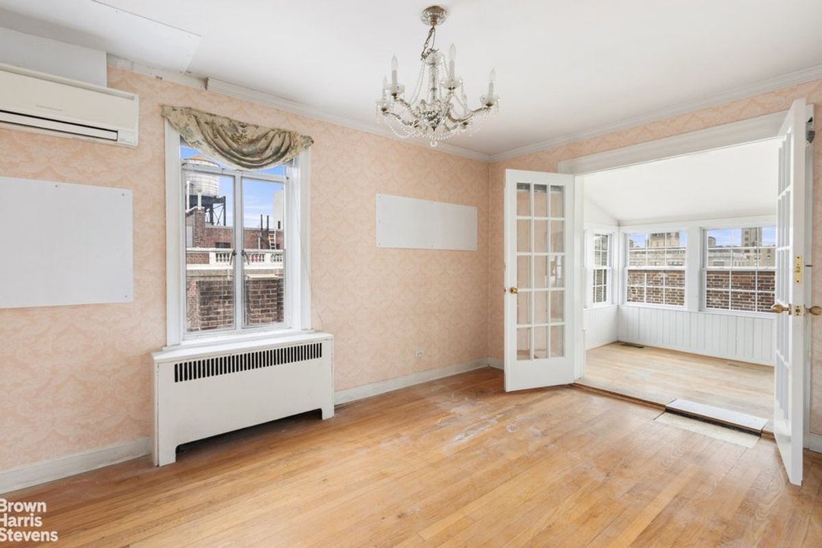 Photo for  The Niagara  - 1060 PARK AVENUE Cooperative in Upper East Side, Manhattan