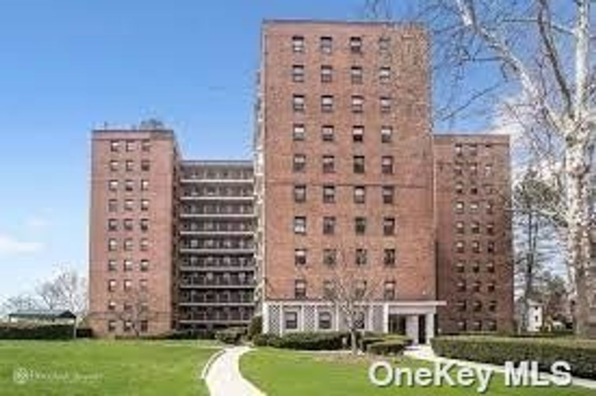 Photo for  Windsor North  - 4901 HENRY HUDSON PKWY W Cooperative in West Bronx, Bronx
