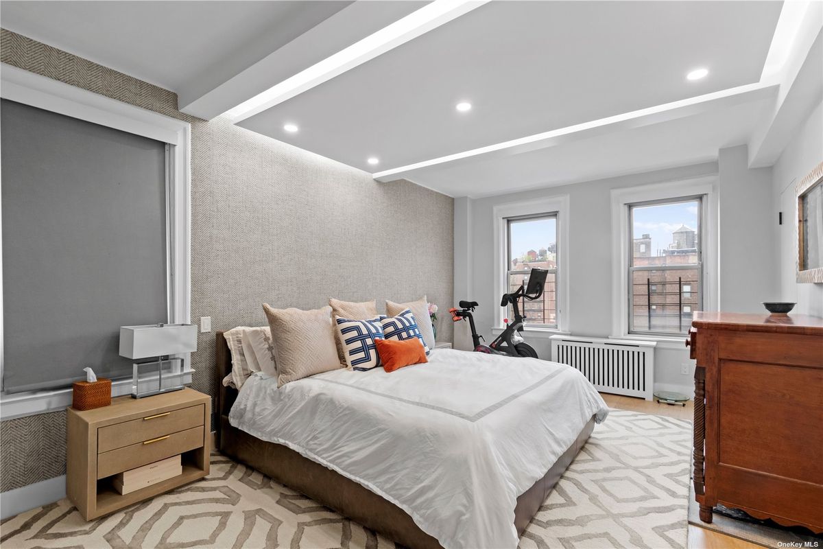 Photo for  110 RIVERSIDE DRIVE  - 110 RIVERSIDE DRIVE Cooperative in Upper West Side, Manhattan