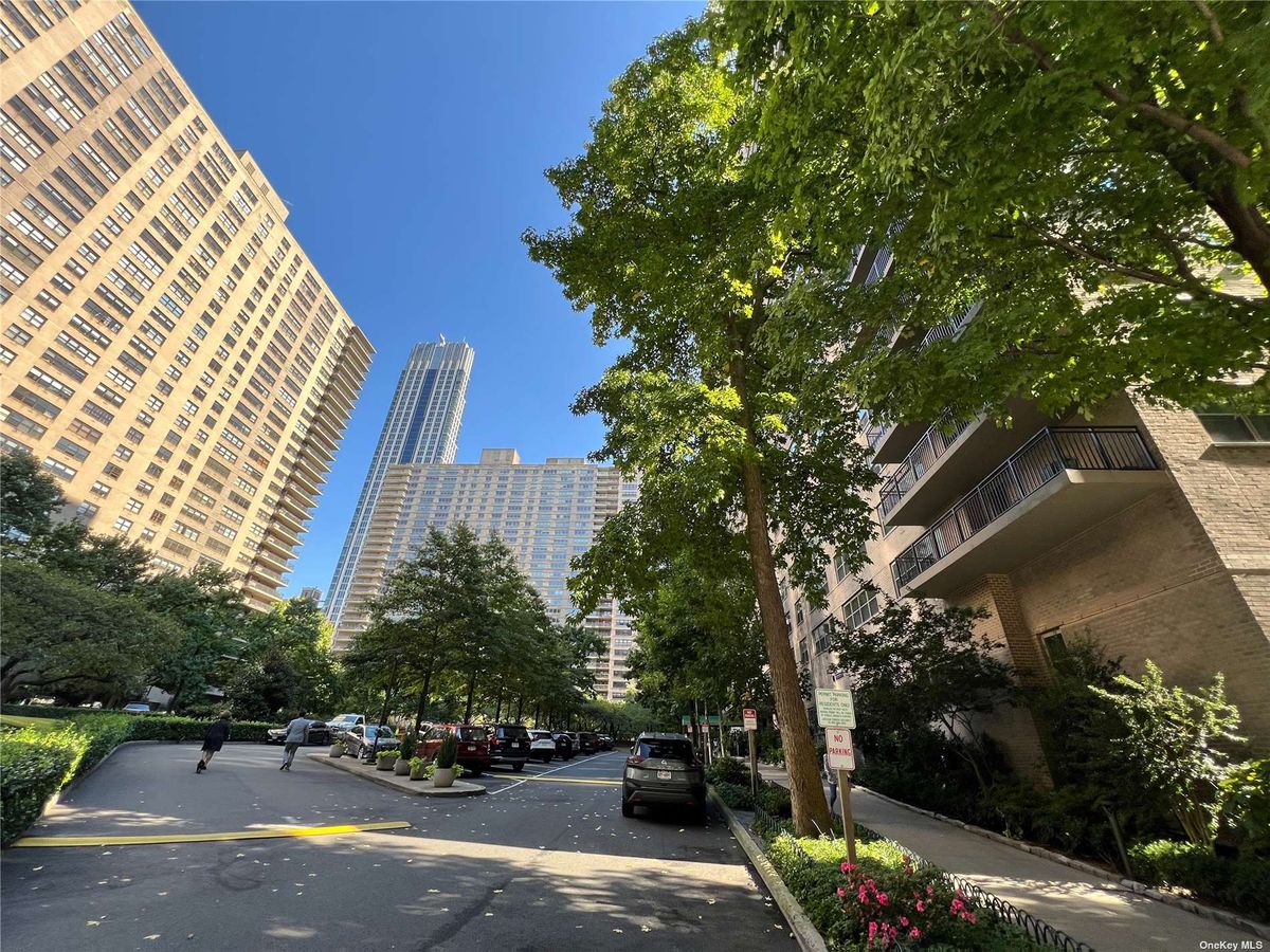 Photo for Lincoln Towers - 150 West End Avenue Condominium in Upper West Side, Manhattan