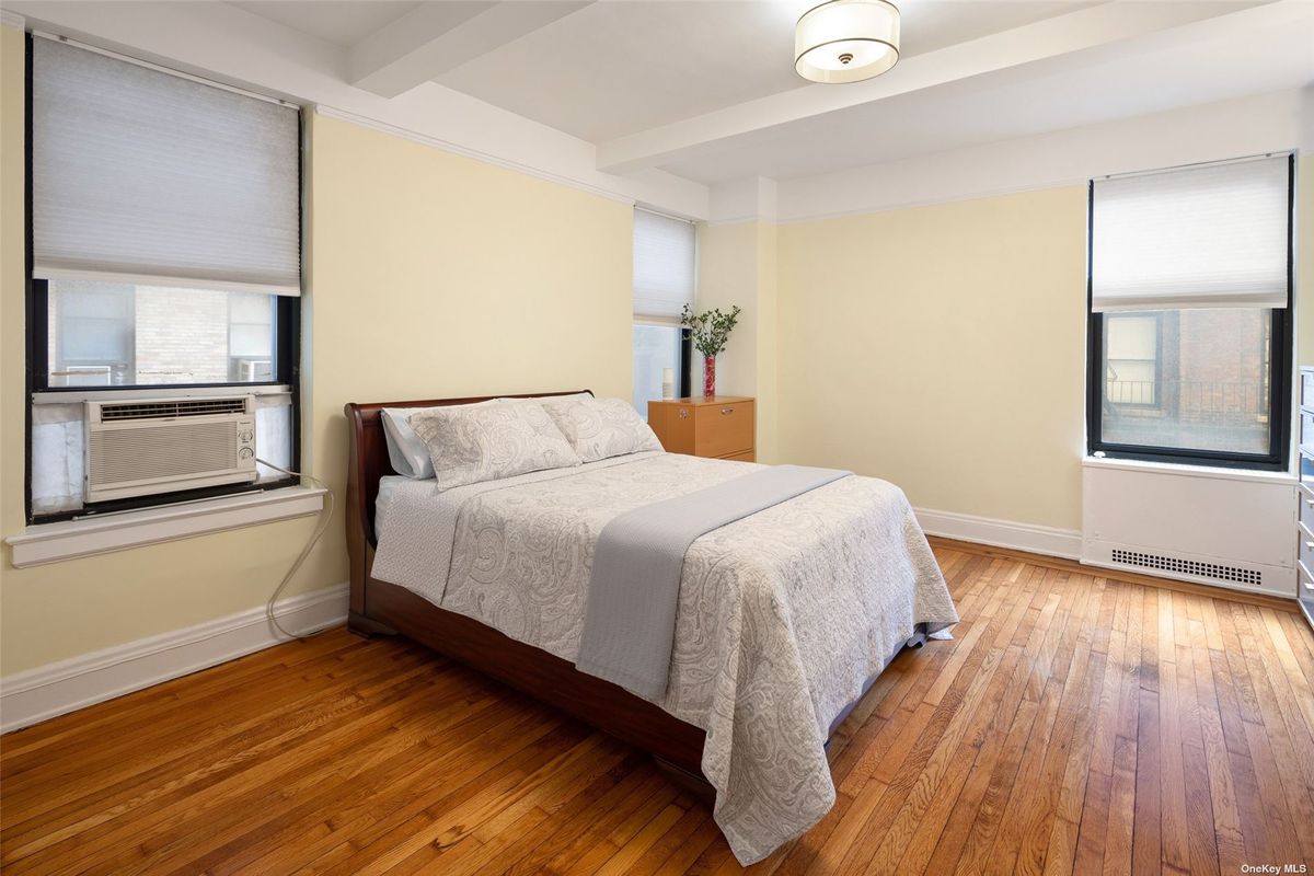 Photo for  200 West 86th Street  - 530 AMSTERDAM AVENUE Cooperative in Upper West Side, Manhattan