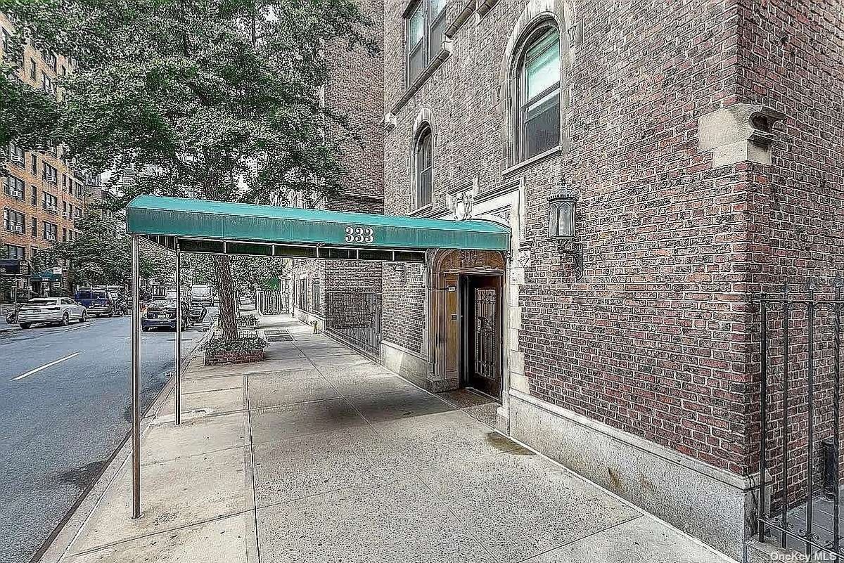 Photo for 333 East 53rd Street - 333 EAST 53 STREET Cooperative in Midtown East, Manhattan