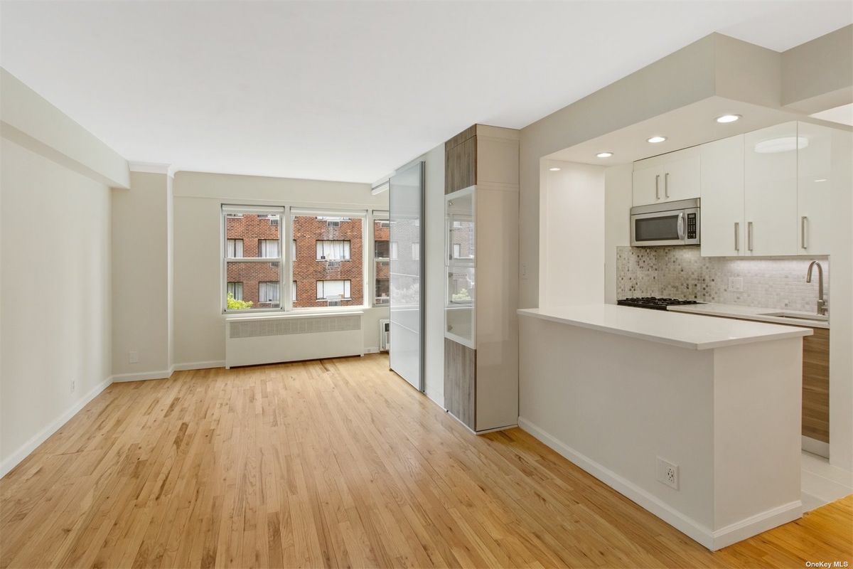 Photo for 515 East 85th Street - 515 EAST 85 STREET Cooperative in Upper East Side, Manhattan