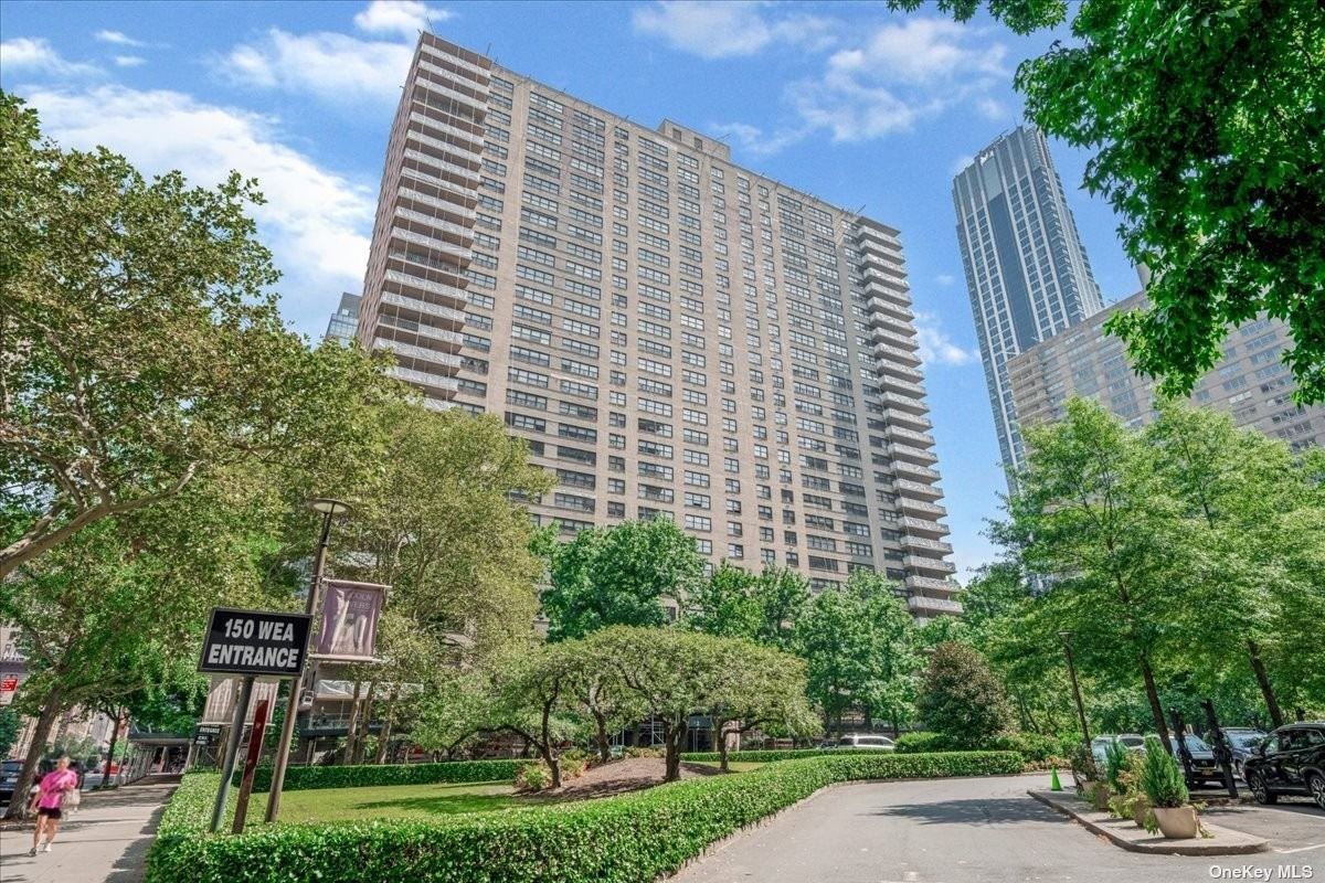 Photo for Lincoln Towers - 180 West End Avenue Condominium in Upper West Side, Manhattan