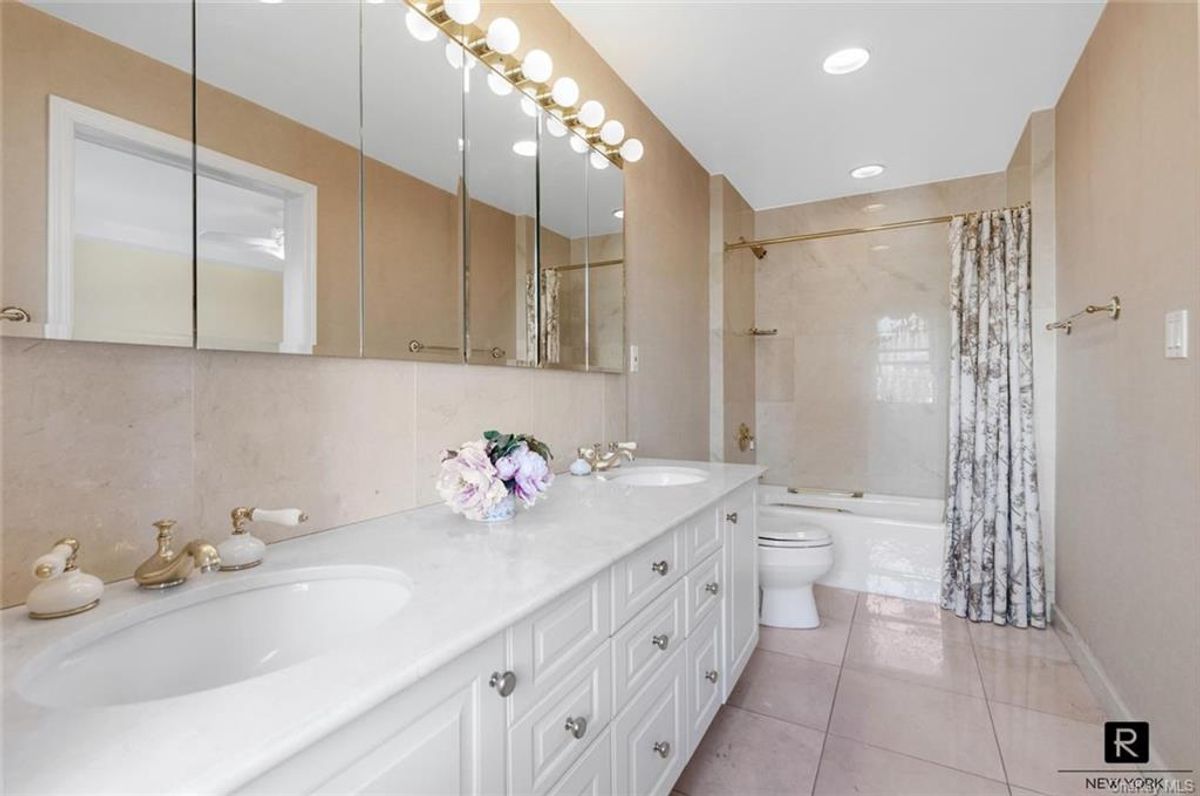 Photo for  710 Park Avenue  - 710 PARK AVENUE Cooperative in Upper East Side, Manhattan