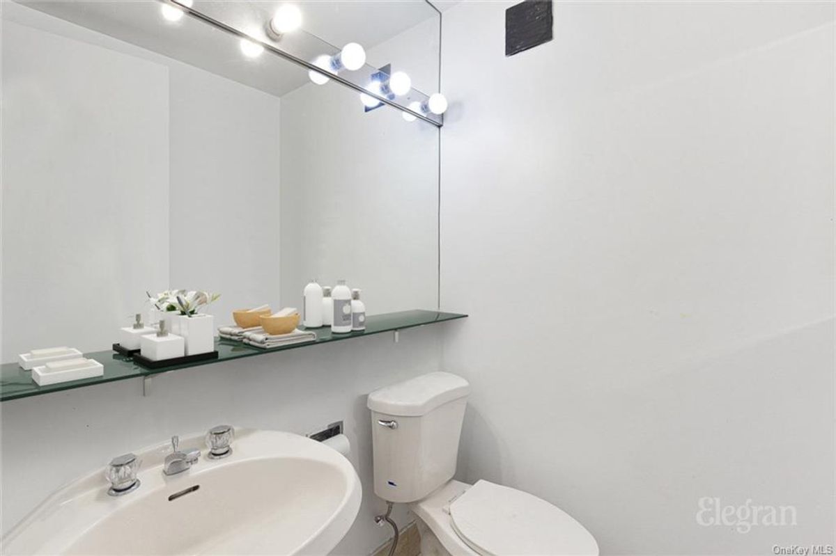 Photo for Sterling Plaza - 255 East 49th Street Condominium in Midtown East, Manhattan