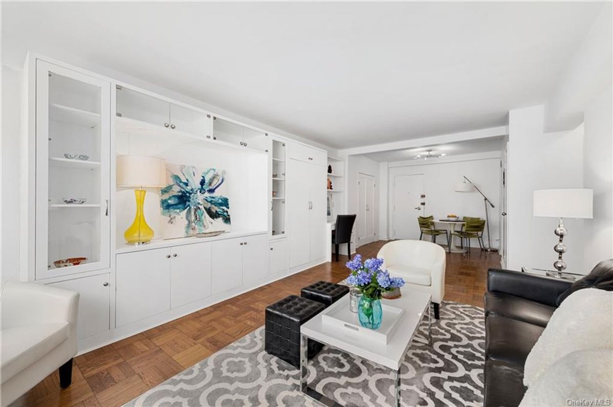 Photo for Charing Cross House - 305 EAST 72 STREET Condominium in Upper East Side, Manhattan