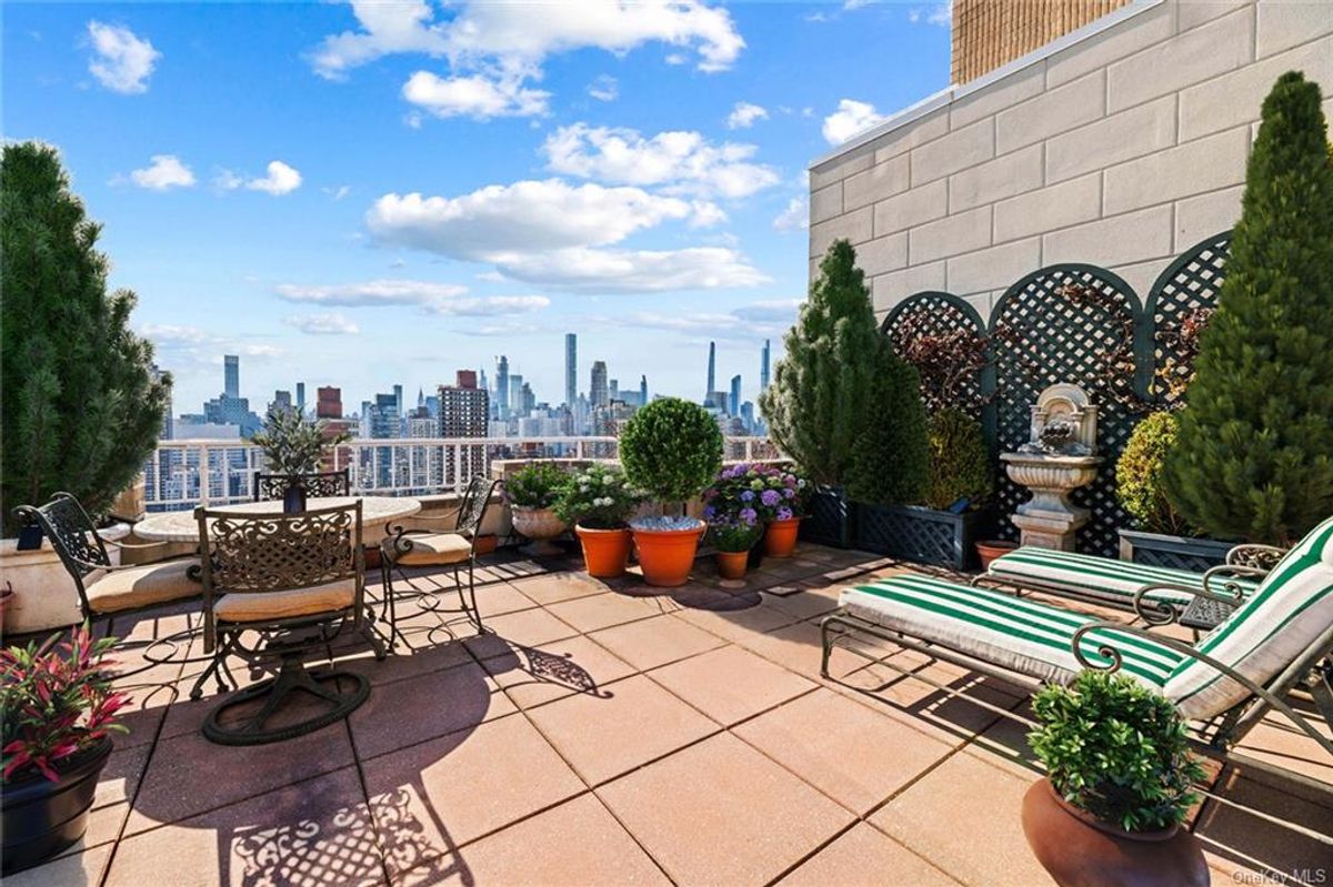 Photo for  Hampton House  - 404 EAST 79 STREET Condominium in Upper East Side, Manhattan