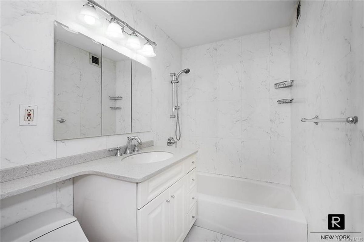 Photo for 200 East 24th Street - 309 3 AVENUE Cooperative in Chelsea, Manhattan