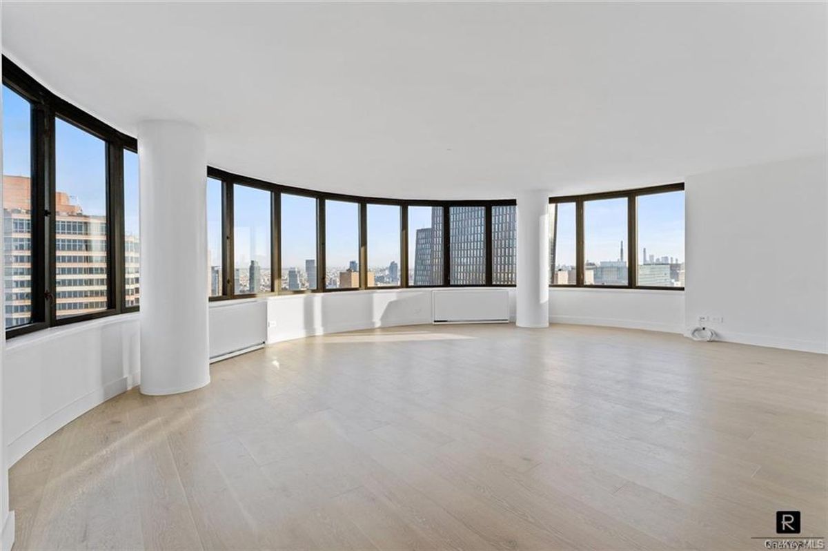 Photo for The Corinthian - 330 EAST 38 STREET Condominium in Murray Hill, Manhattan