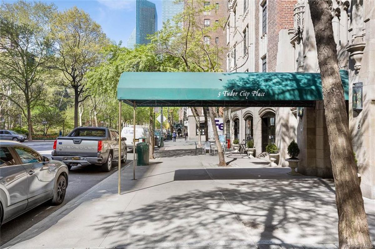 Photo for  Windsor Tower  - 1 TUDOR CITY PLACE Cooperative in West Harlem, Manhattan