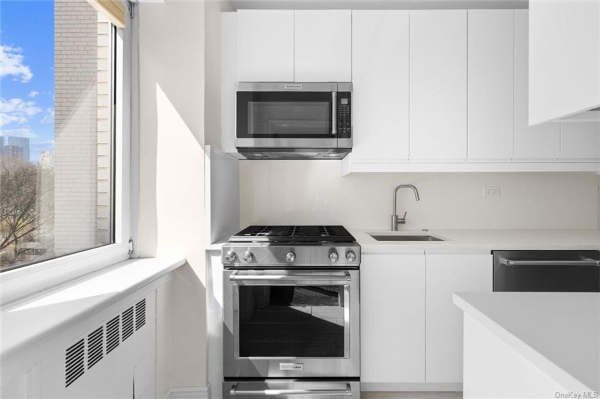 Photo for  923 5 AVENUE  - 923 5 AVENUE Condominium in Upper East Side, Manhattan