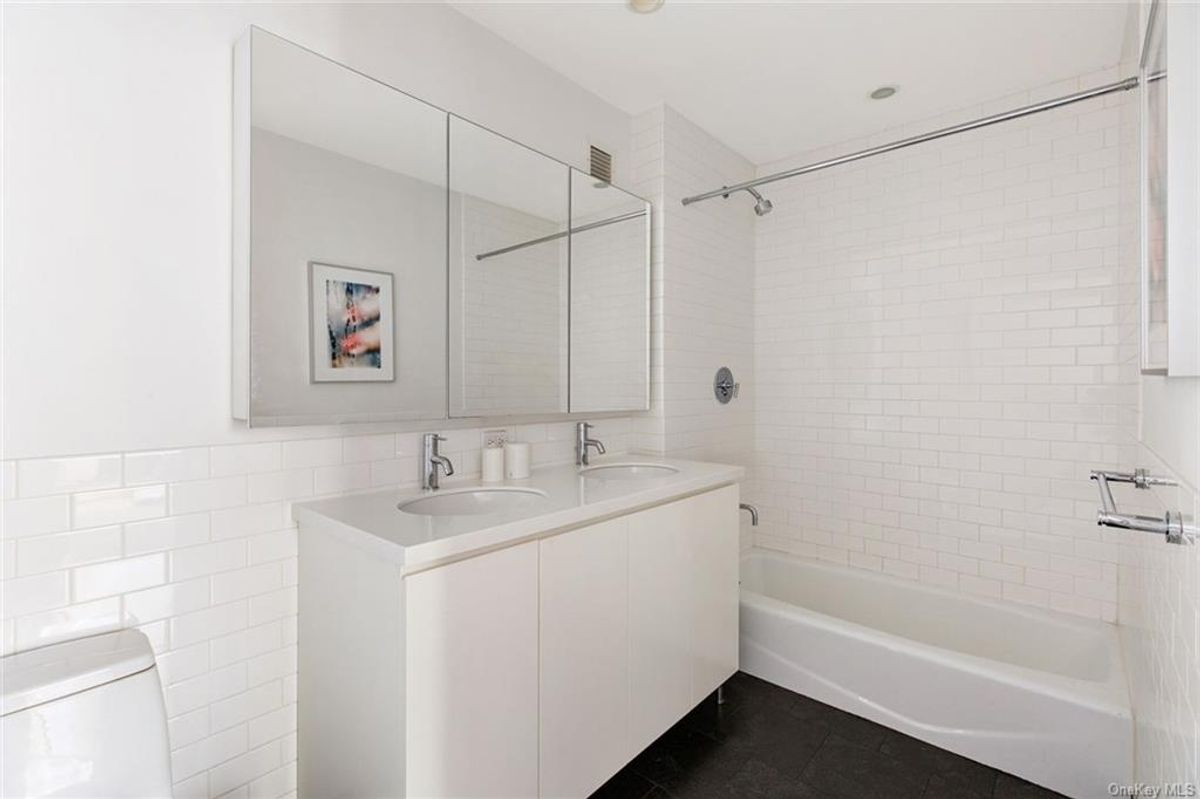 Photo for  Be@William  - 90 WILLIAM STREET Condominium in Financial District, Manhattan