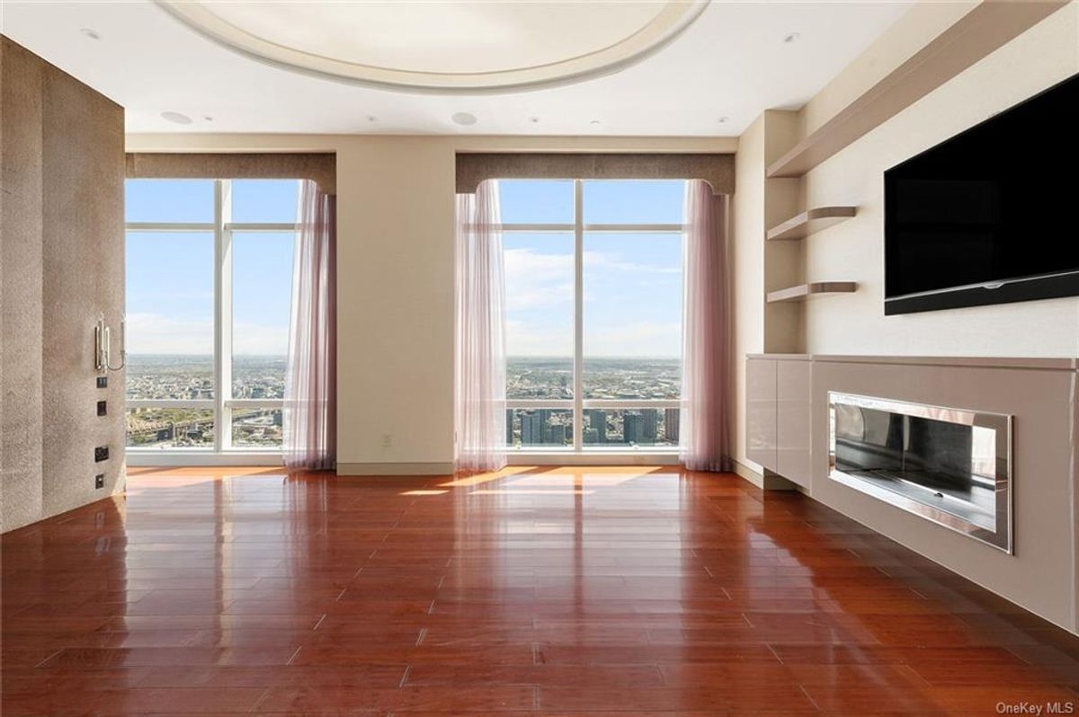 Photo for Trump World Tower - 845 UNITED NATIONS PLAZA Condominium in Midtown East, Manhattan