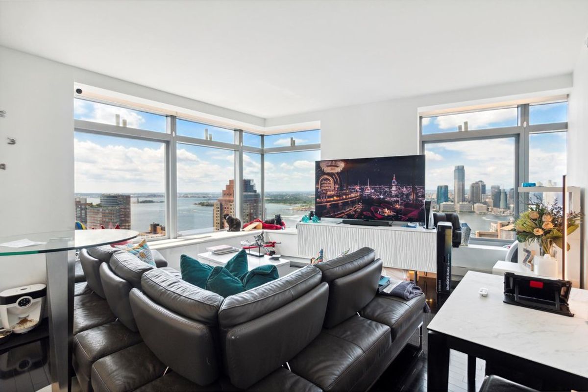 Photo for W Downtown Hotel & Residences - 123 Washington Street Condominium in Financial District, Manhattan