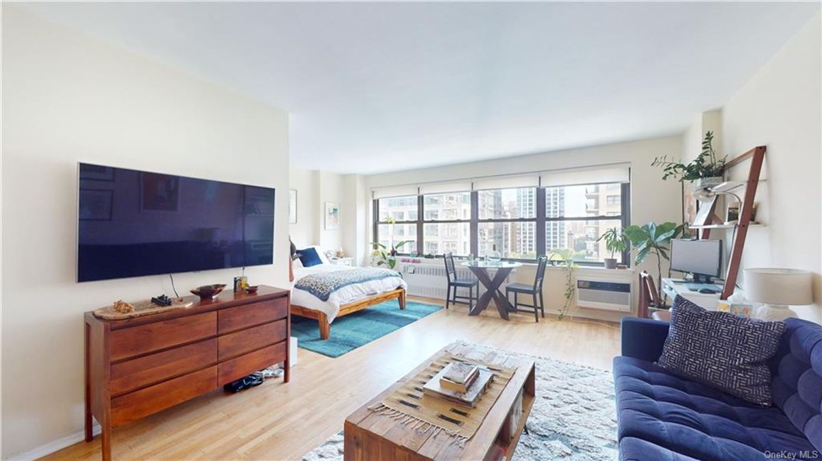 Photo for Lincoln Towers - 185 West End Avenue Condominium in Upper West Side, Manhattan