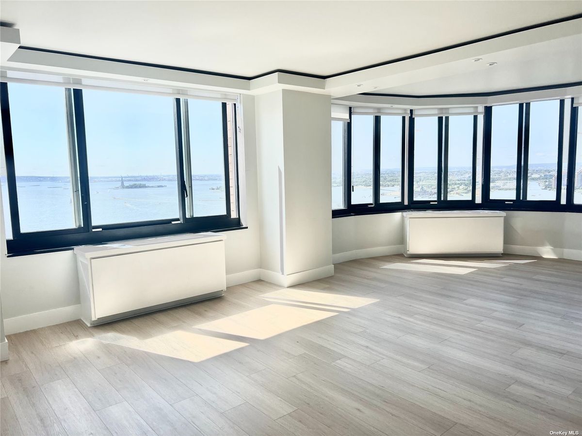 Photo for  Liberty Court  - 200 Rector Place Condominium in Battery Park City, Manhattan