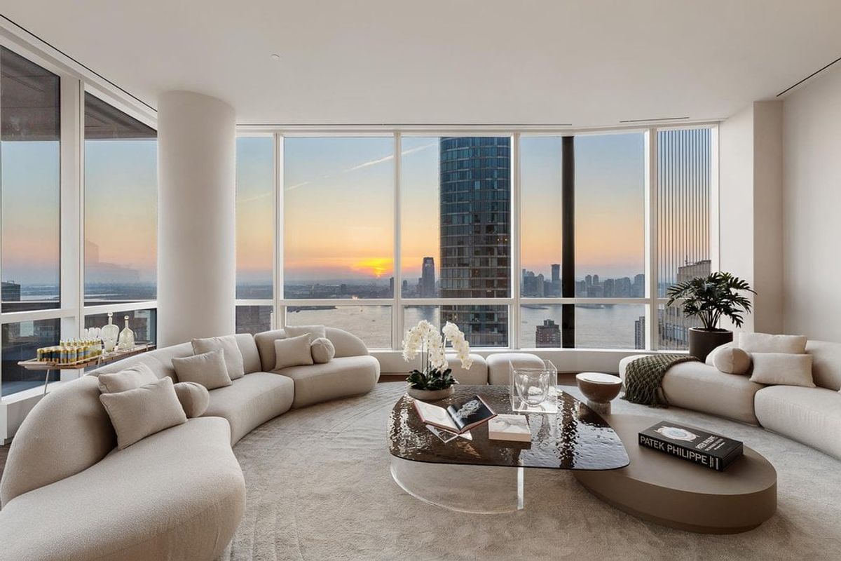 Photo for 42 Trinity Place - 77 Greenwich Condominium in Financial District, Manhattan