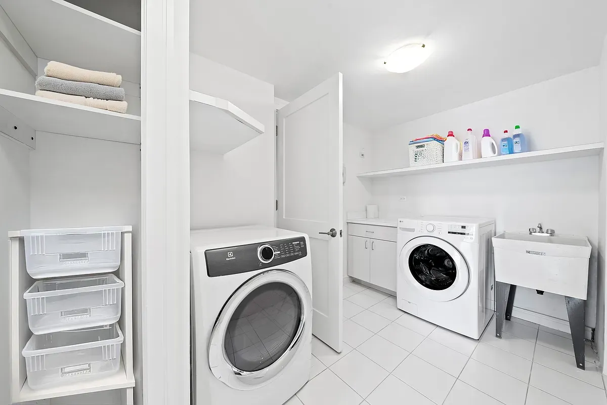 Photo for  The Park Lane  - 185 East 85th Street Rental Building in Upper East Side, Manhattan