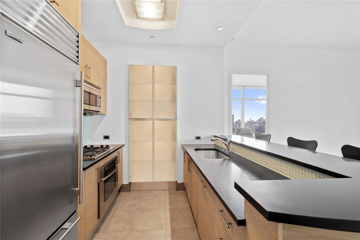 Photo for 325 Fifth Avenue - 325 Fifth Avenue Condominium in Murray Hill, Manhattan