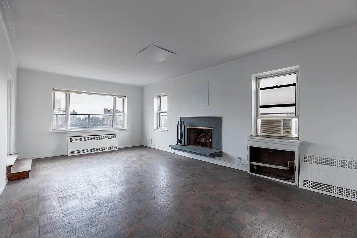 Photo for 860 Fifth Avenue - 860 5th Avenue Cooperative in Upper East Side, Manhattan