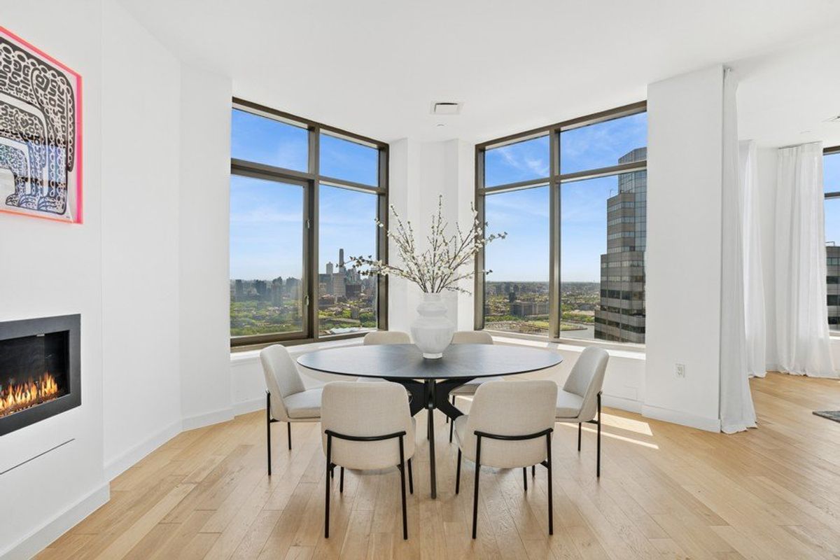 Photo for 75 Wall Street - 75 Wall Street Condominium in Financial District, Manhattan
