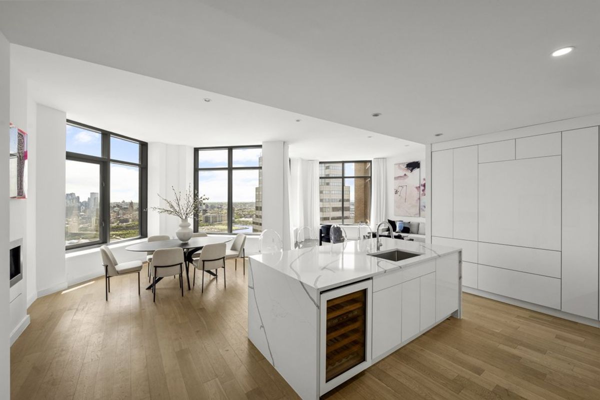 Photo for 75 Wall Street - 75 Wall Street Condominium in Financial District, Manhattan
