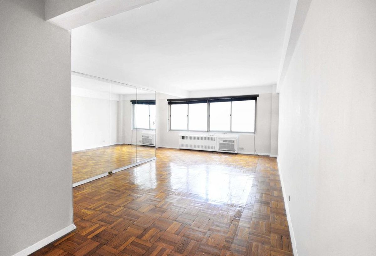 Photo for Executive House - 225 East 46th Street Condominium in Midtown East, Manhattan
