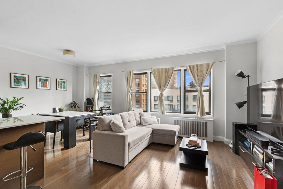 Photo for The Devon Condominium - 333 East 34th Street Condominium in Murray Hill, Manhattan