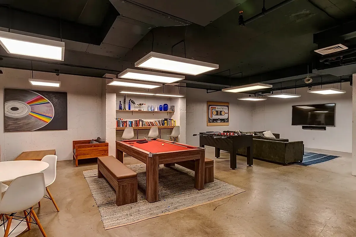 Photo for  Frontier  - 593 3 AVENUE Rental Building in Murray Hill, Manhattan