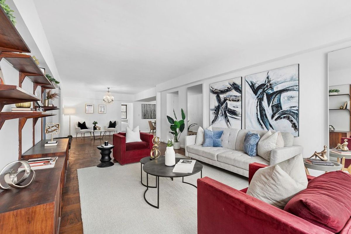 Photo for Charing Cross House - 305 East 72nd Street Condominium in Upper East Side, Manhattan