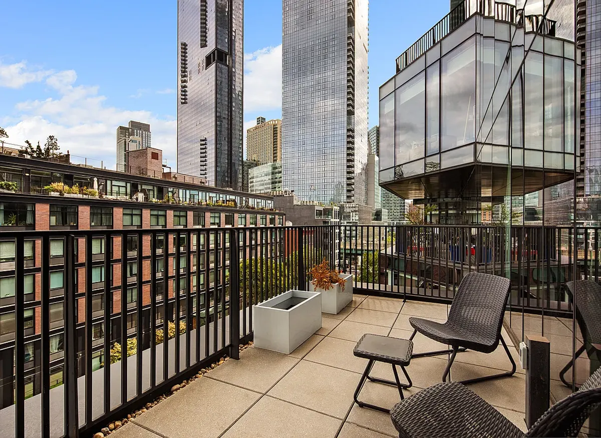 Photo for CORTE - 21-30 44TH DRIVE Condominium in Long Island City, Queens