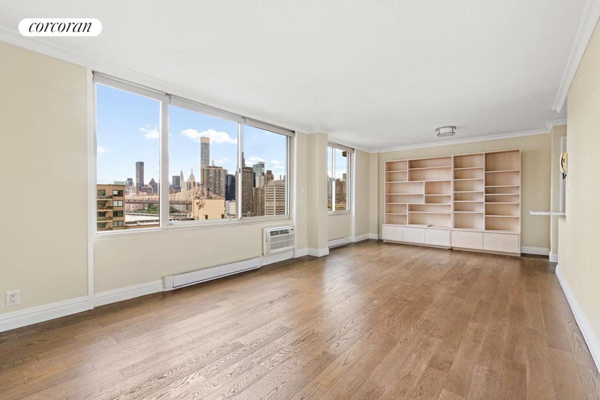 Photo for Island House - 555 Main Street Condominium in Roosevelt Island, Manhattan