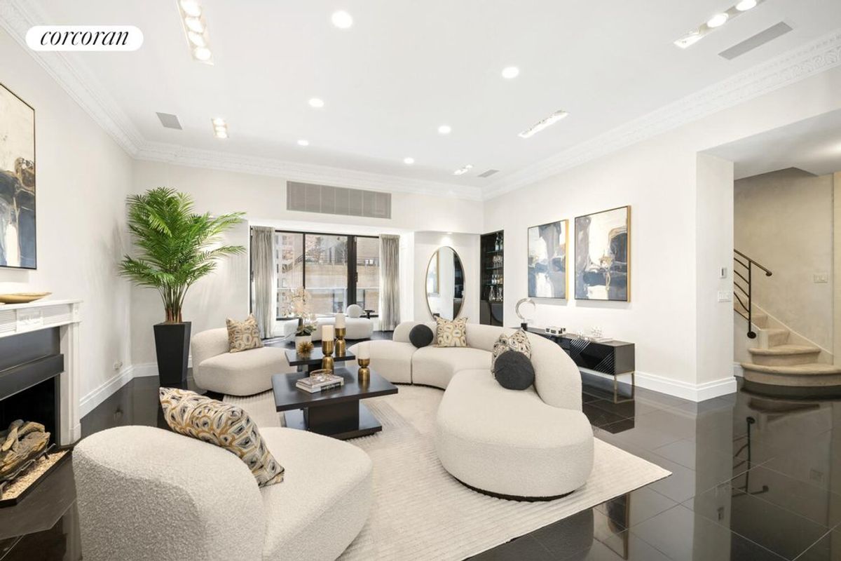 Photo for 880 5th Avenue - 880 Fifth Avenue Cooperative in Upper East Side, Manhattan