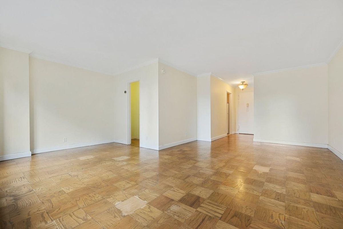 Photo for Lincoln Towers - 160 West End Avenue Condominium in Upper West Side, Manhattan
