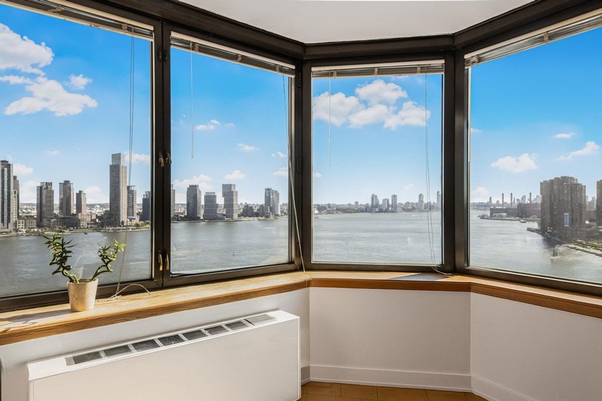 Photo for The Horizon - 415 East 37th Street Condominium in Midtown East, Manhattan