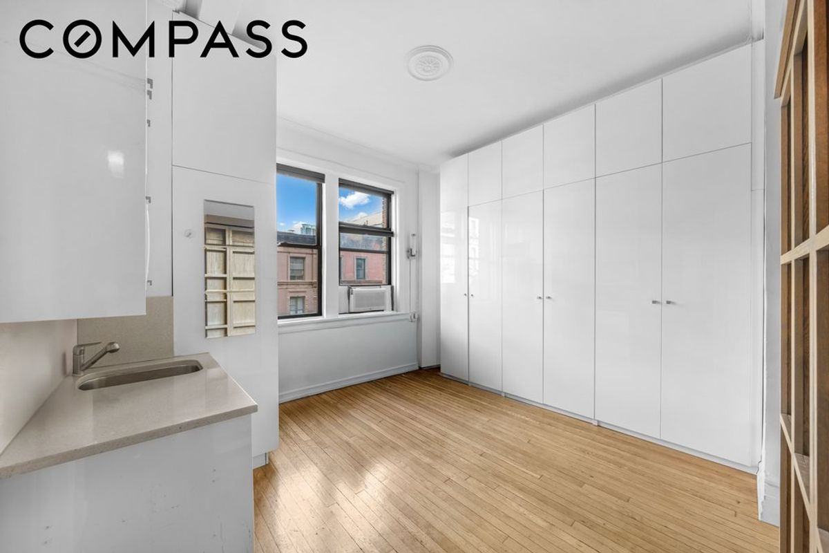 Photo for Lincoln Spencer Apartments - 140 West 69th Street Cooperative in Upper West Side, Manhattan