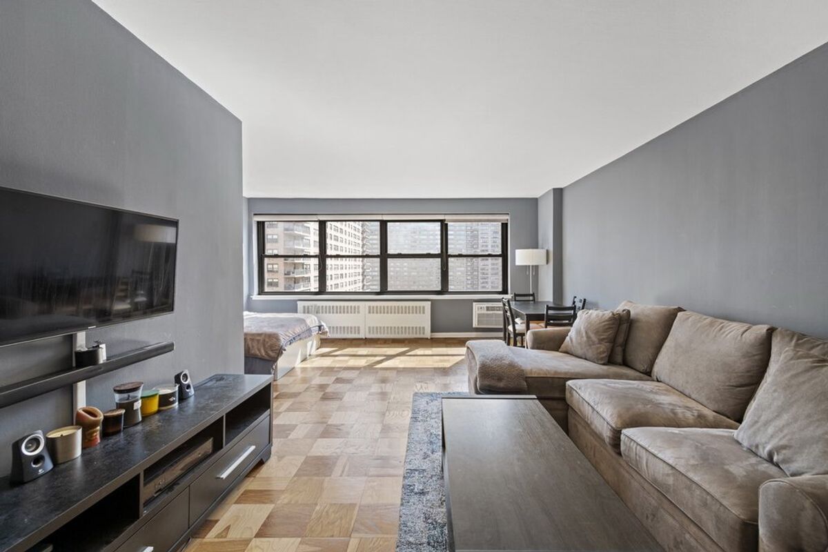 Photo for Lincoln Towers - 185 West End Avenue Condominium in Upper West Side, Manhattan