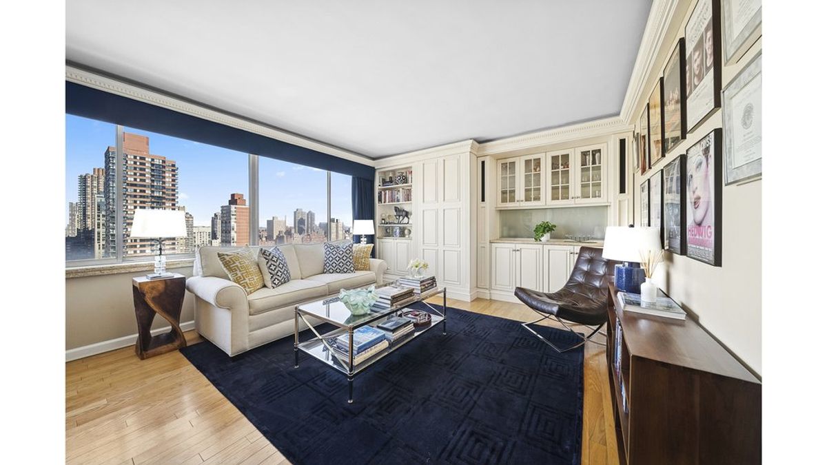 Photo for The Fontaine - 353 East 72nd Street Cooperative in Upper East Side, Manhattan