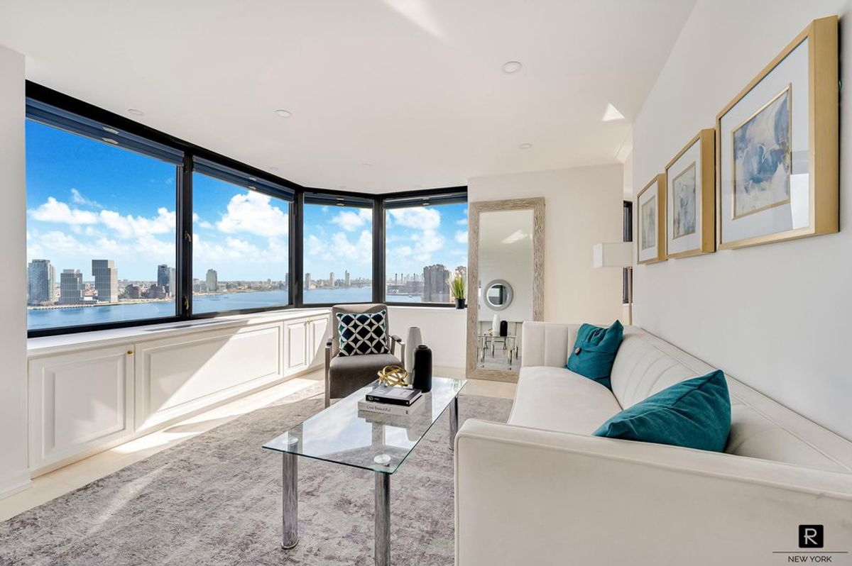 Photo for The Horizon - 415 East 37th Street Condominium in Midtown East, Manhattan