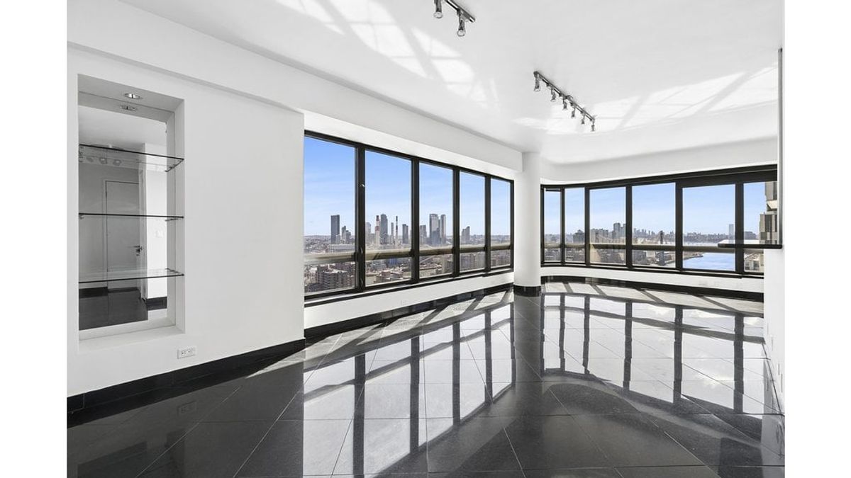 Photo for The Promenade - 530 East 76th Street Condominium in Upper East Side, Manhattan