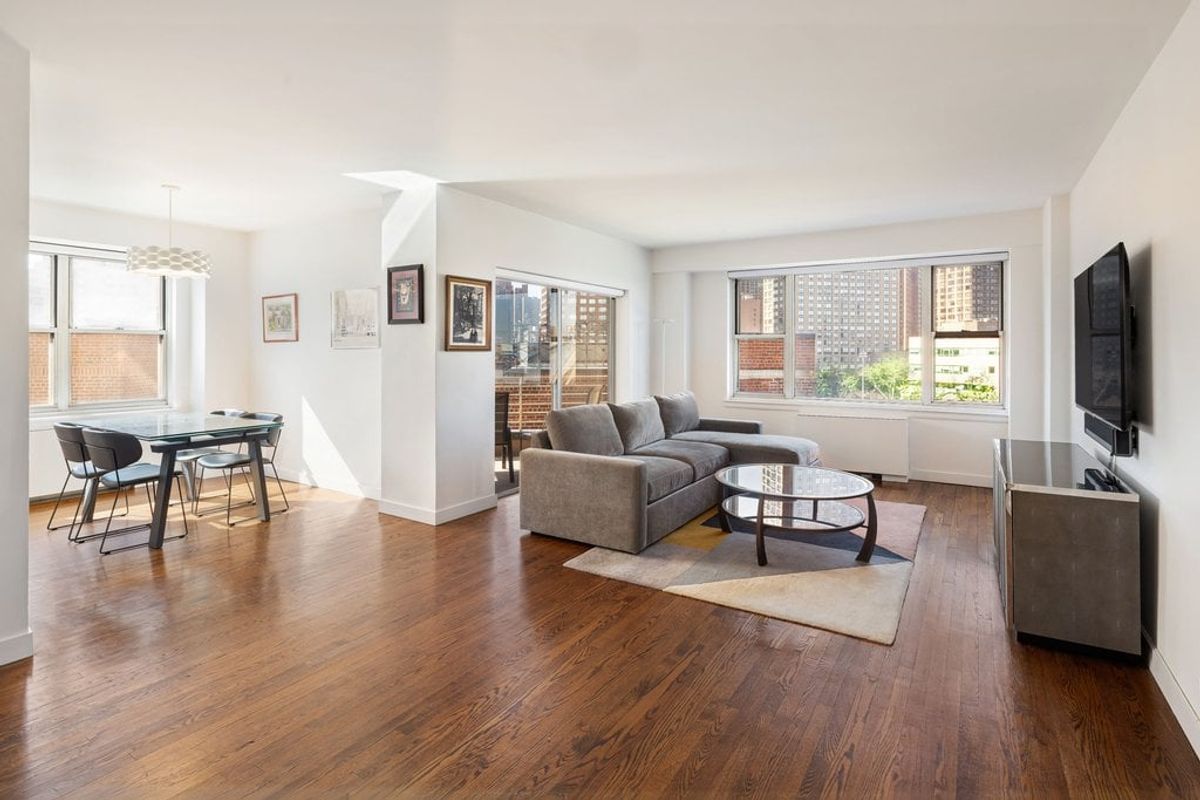 Photo for 200 East End Avenue - 200 East End Avenue Cooperative in Upper East Side, Manhattan