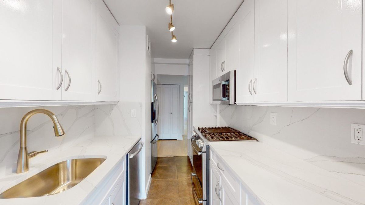 Photo for The Hawthorne - 211 East 53rd Street Condominium in Midtown East, Manhattan