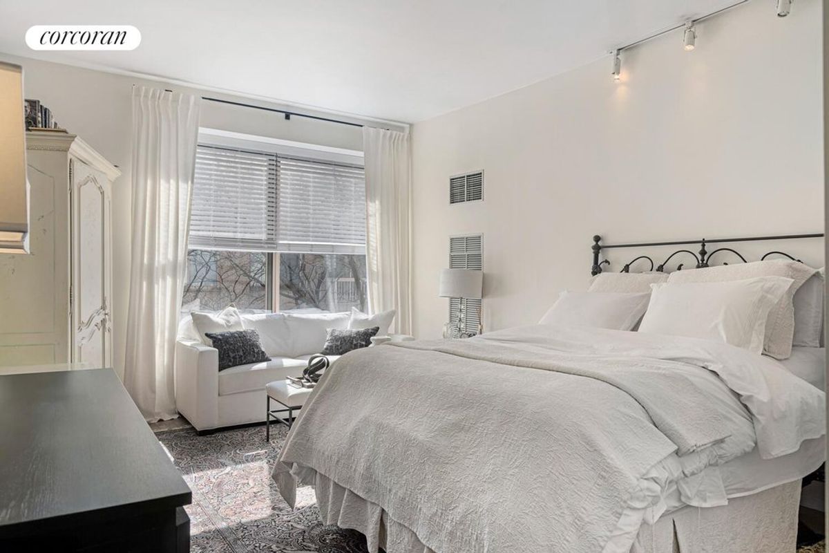 Photo for 200 East 69th Street - 200 East 69th Street Condominium in Upper East Side, Manhattan