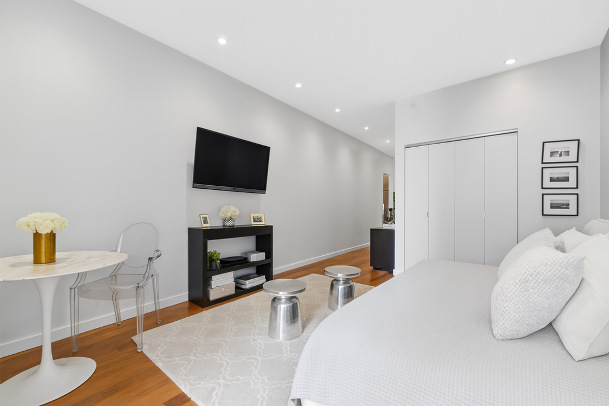 Photo for Cocoa Exchange - 1 Wall Street Court Condominium in Financial District, Manhattan